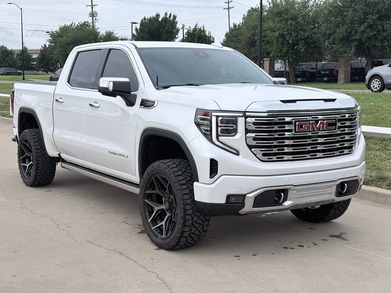 Used 2023 GMC Sierra 1500 Denali w/ Denali Reserve Package AWD/4WD image 1