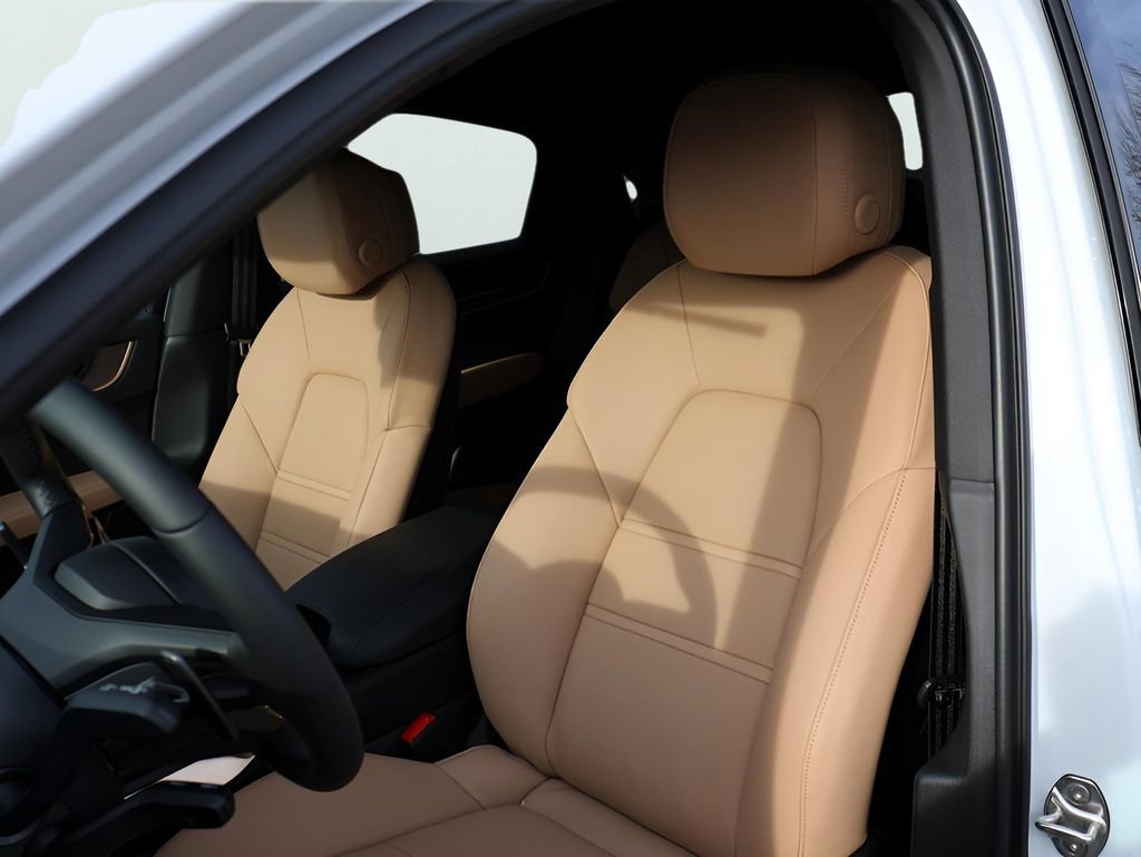 New 2026 Porsche Cayenne Coupe AWD/4WD image 5