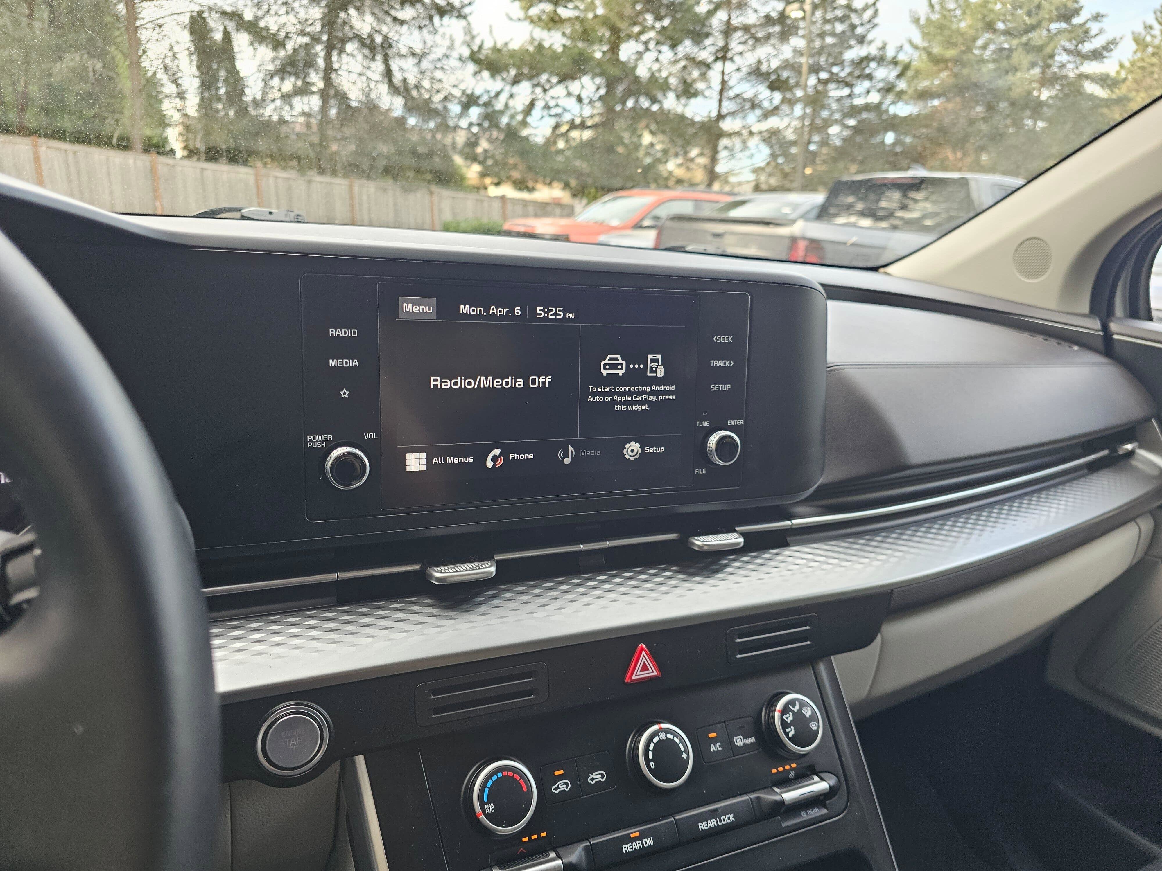 Used 2022 Kia Carnival LX FWD image 25