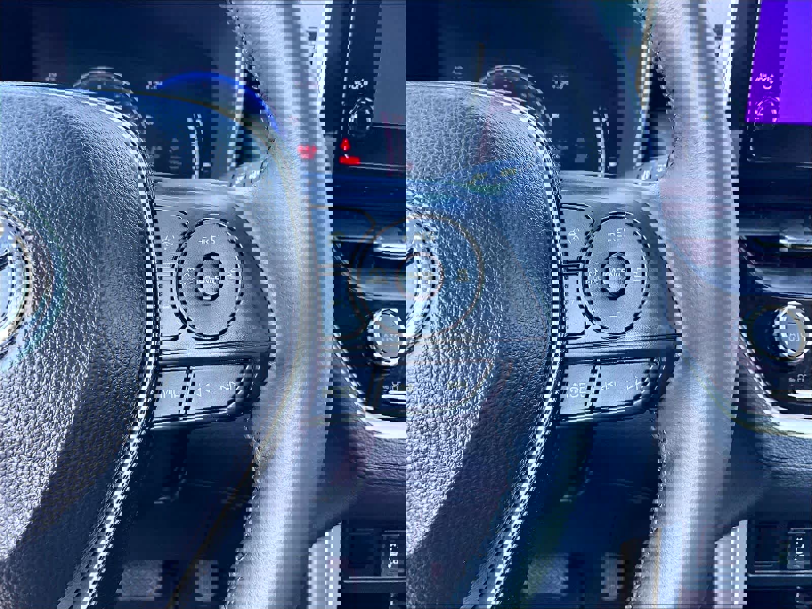 Used 2024 Toyota Corolla Cross XLE w/ Convenience Package image 24