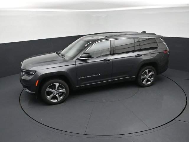 Used 2025 Jeep Grand Cherokee L Limited w/ Luxury Tech Group II AWD/4WD image 14