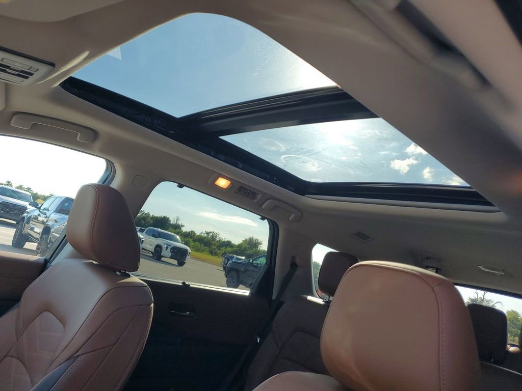 Used 2025 Nissan Pathfinder Platinum image 30