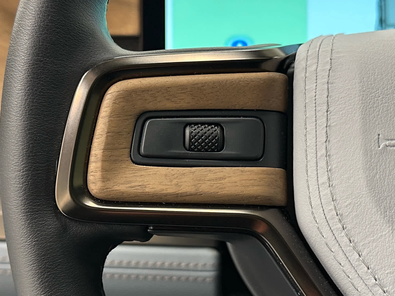 Used 2026 Rivian R1S Premium image 27