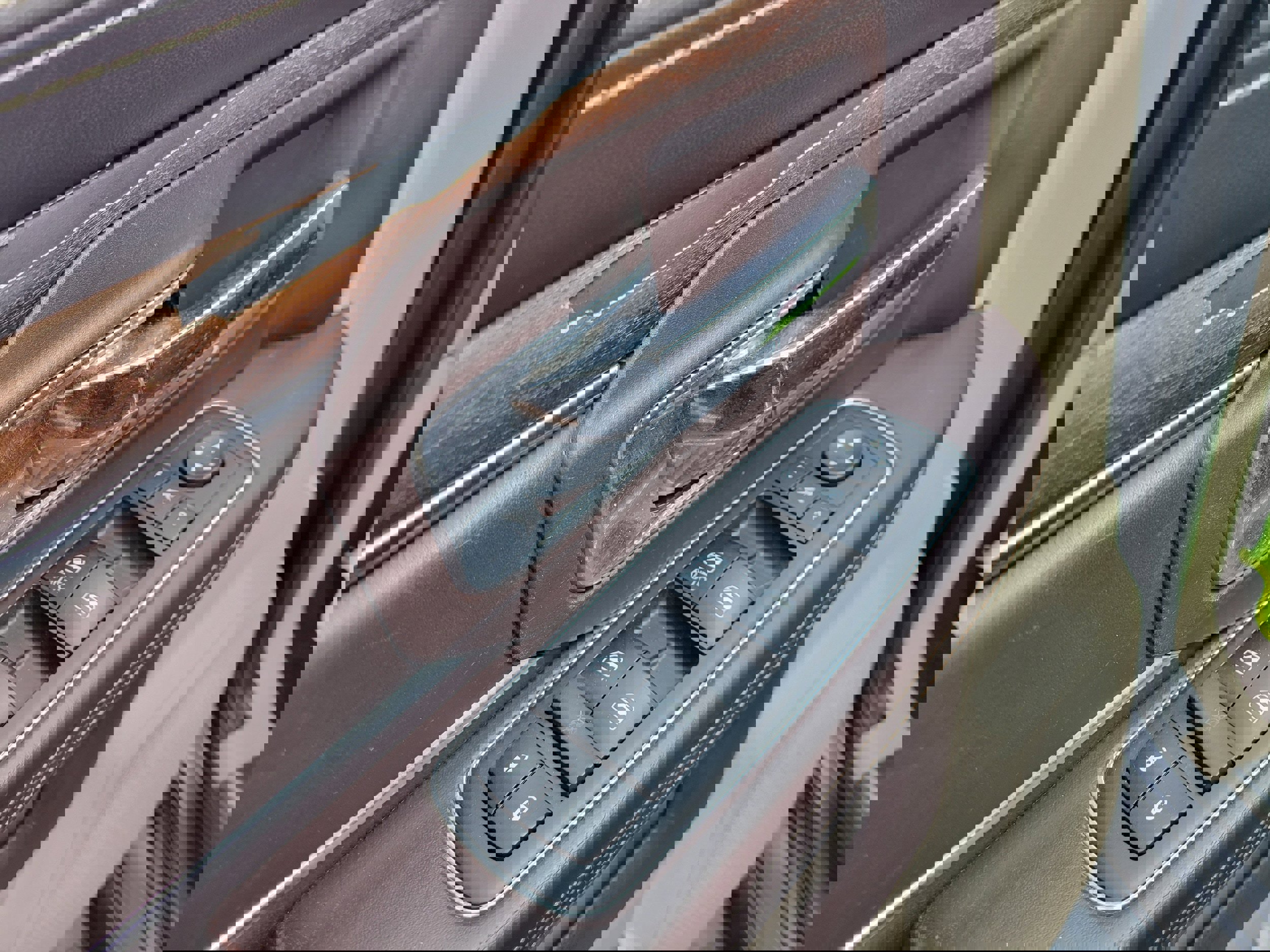 Used 2017 RAM 1500 Laramie Longhorn image 25