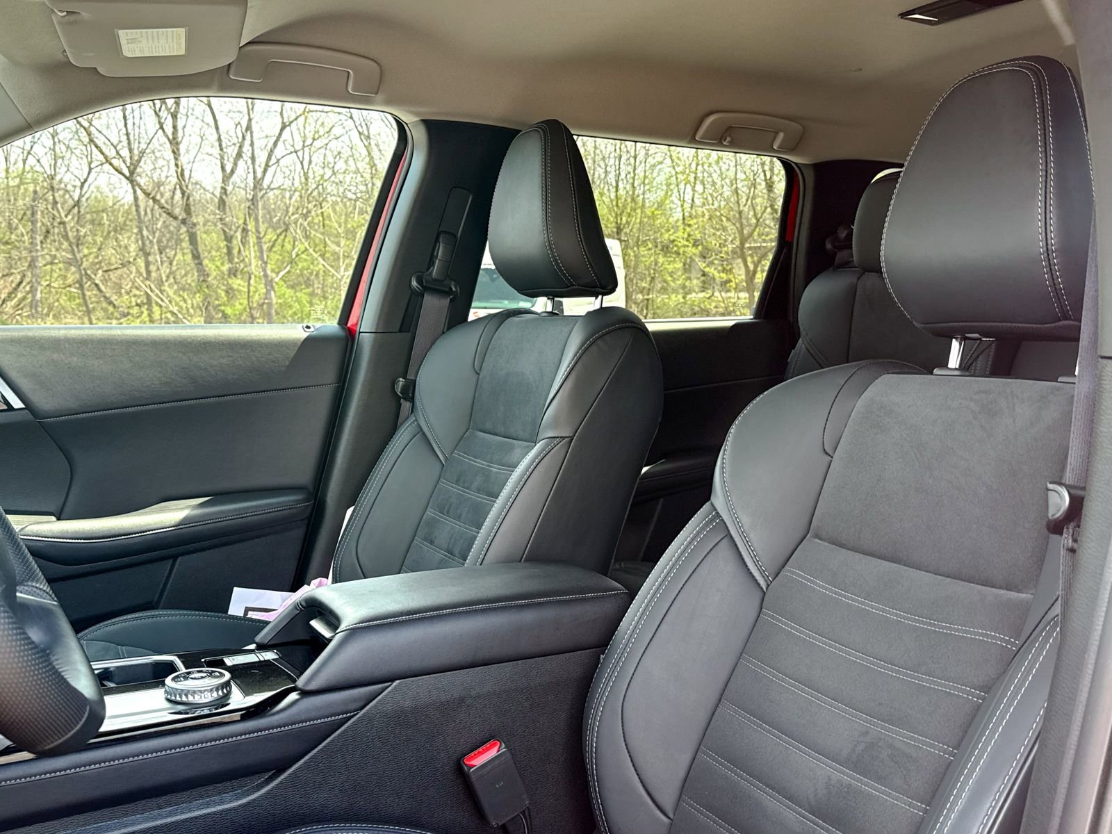 Used 2025 Mitsubishi Outlander SE image 21