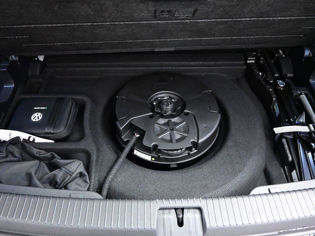 Used 2024 Volkswagen Atlas SEL Premium R-Line image 51