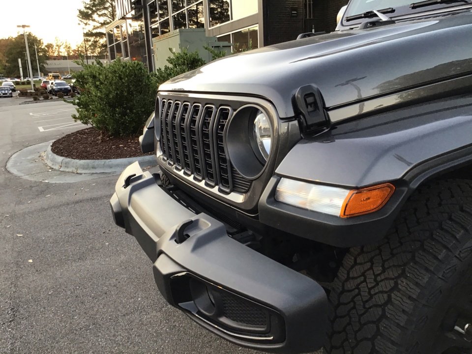 Used 2025 Jeep Gladiator Sport image 26