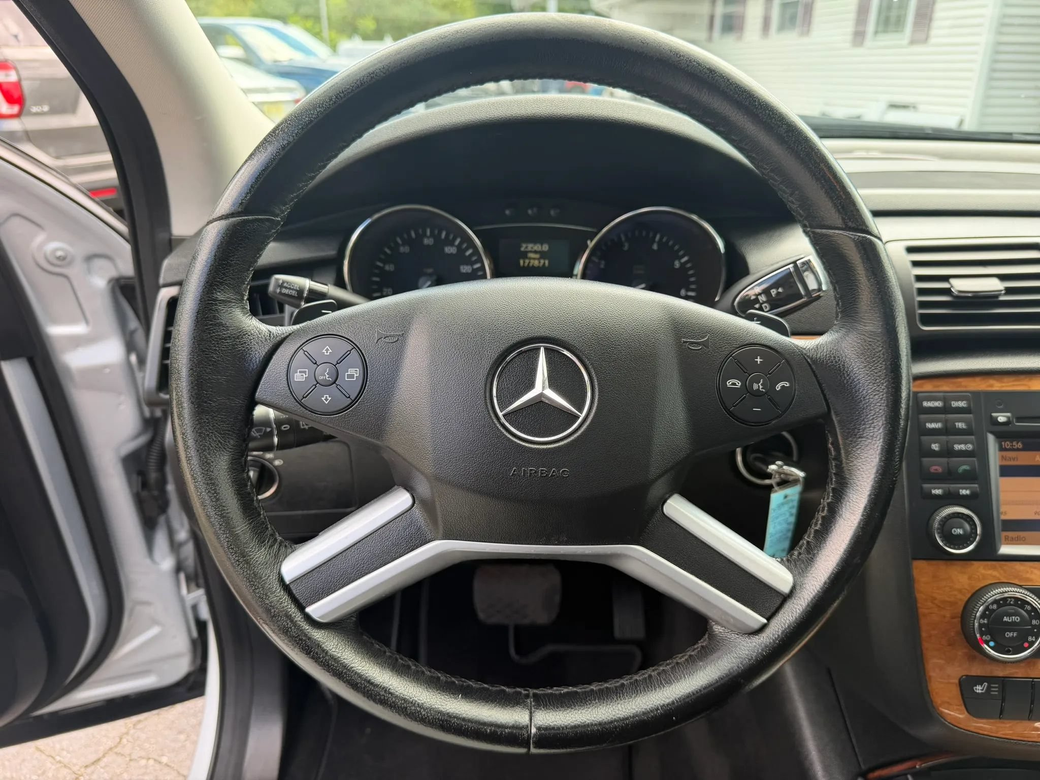 Used 2009 Mercedes-Benz R 350 4MATIC image 23