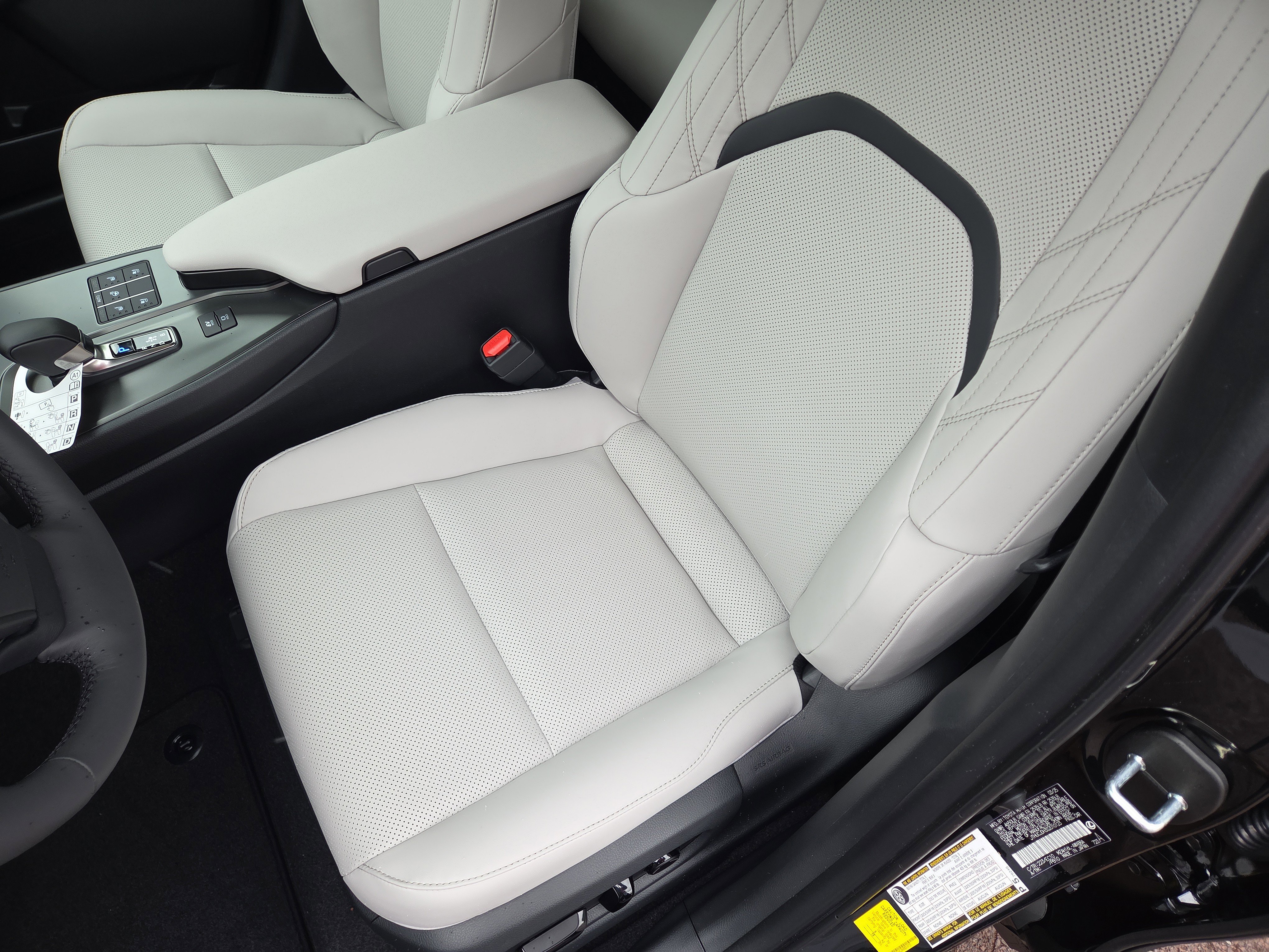 New 2025 Lexus UX 300h AWD image 6