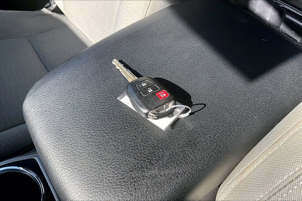 Used 2017 Toyota Tacoma SR5 w/ Tow Package AWD/4WD image 32