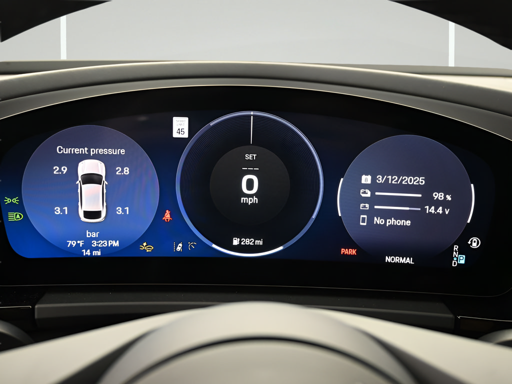 New 2025 Porsche Macan Electric RWD image 19