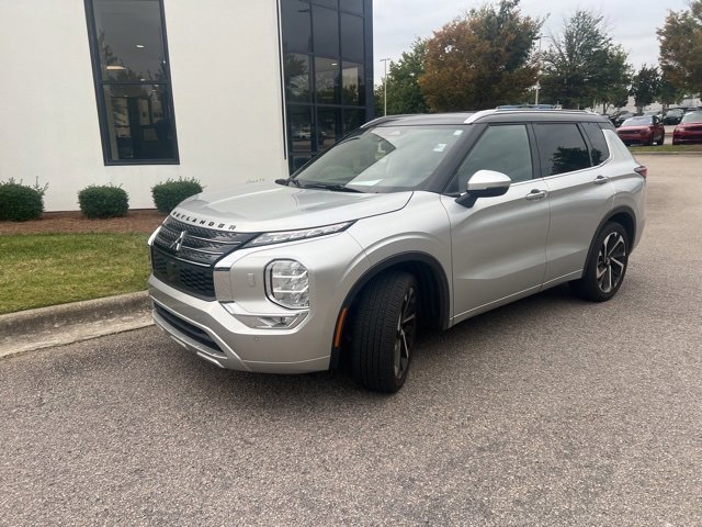 Used 2024 Mitsubishi Outlander SEL image 1