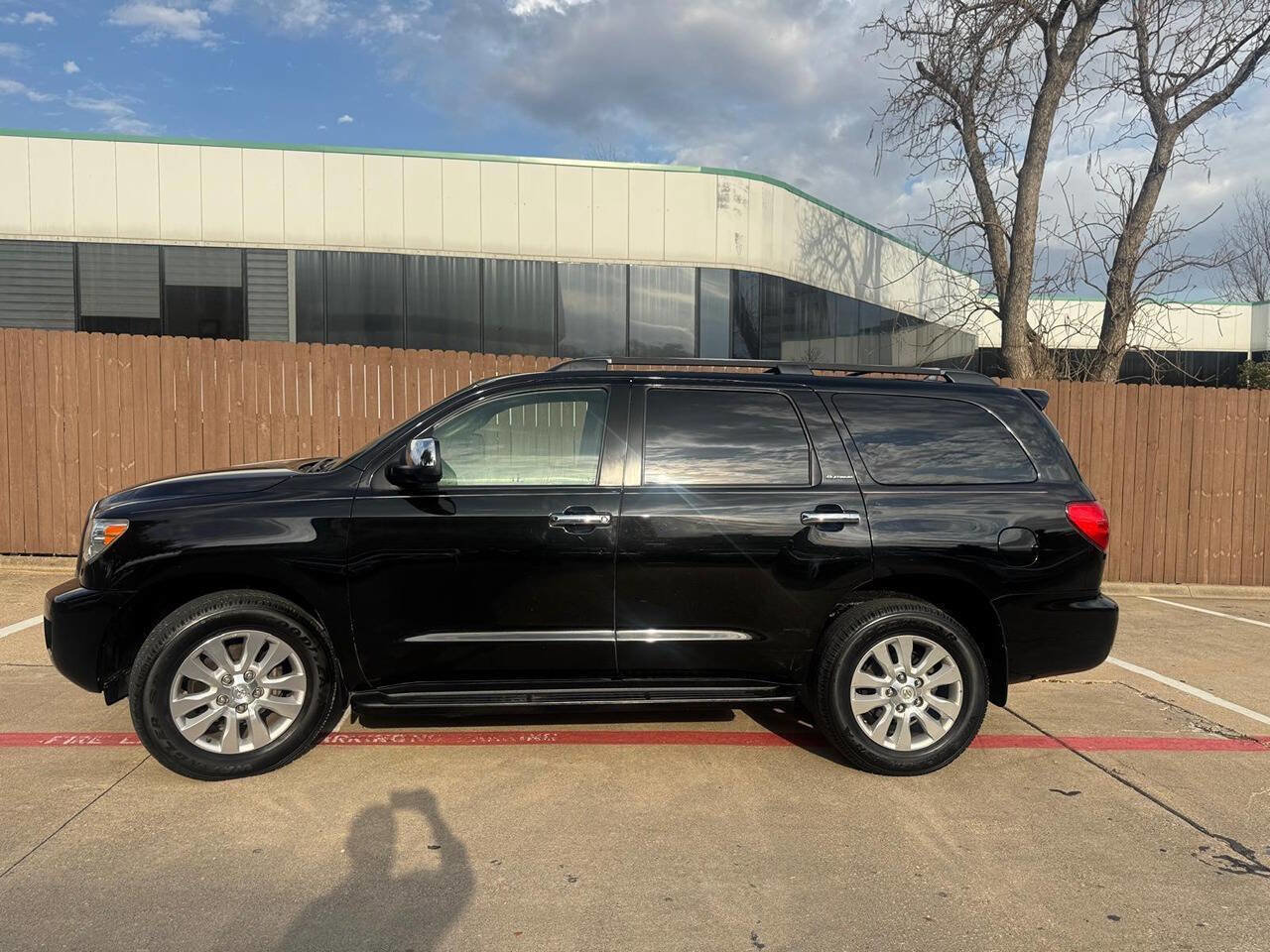 Used 2016 Toyota Sequoia Platinum image 3