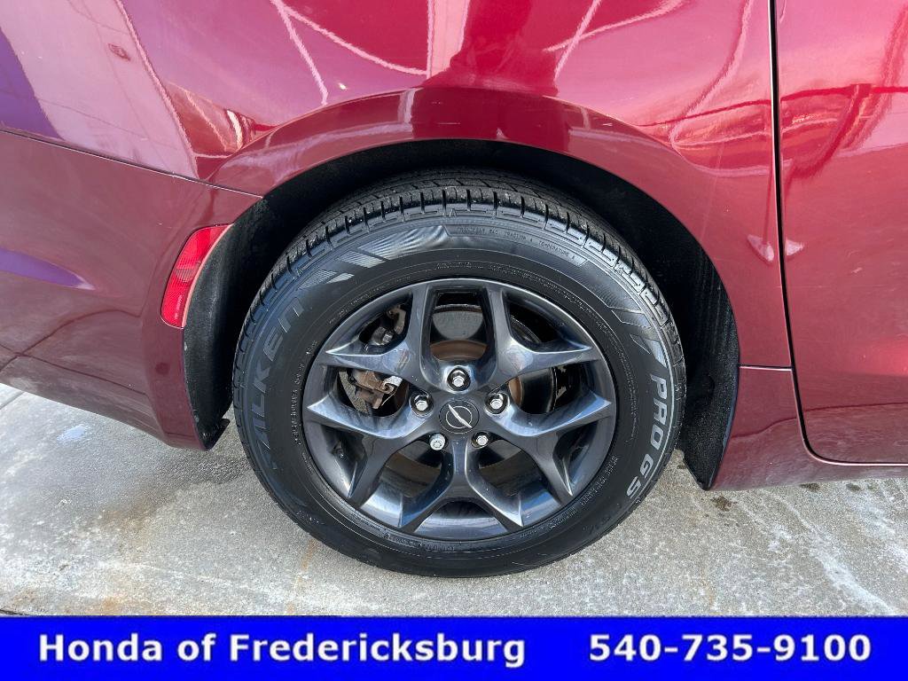 Used 2018 Chrysler Pacifica Touring Plus w/ S Appearance Package image 12