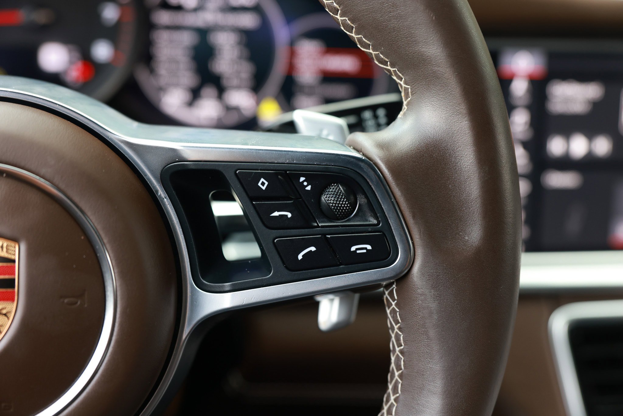 Used 2019 Porsche Panamera RWD image 32
