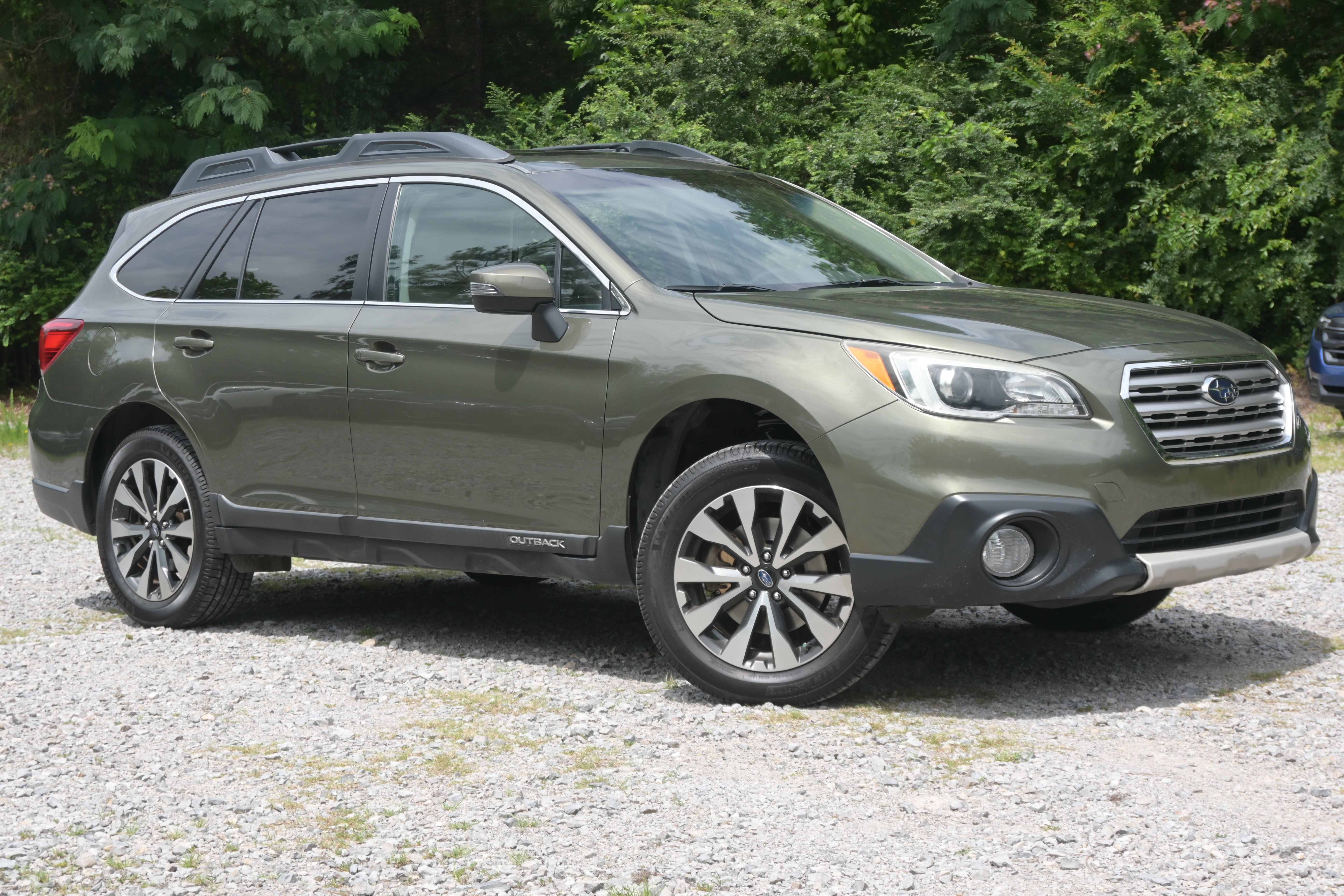 Used 2015 Subaru Outback 2.5i Limited AWD/4WD image 2