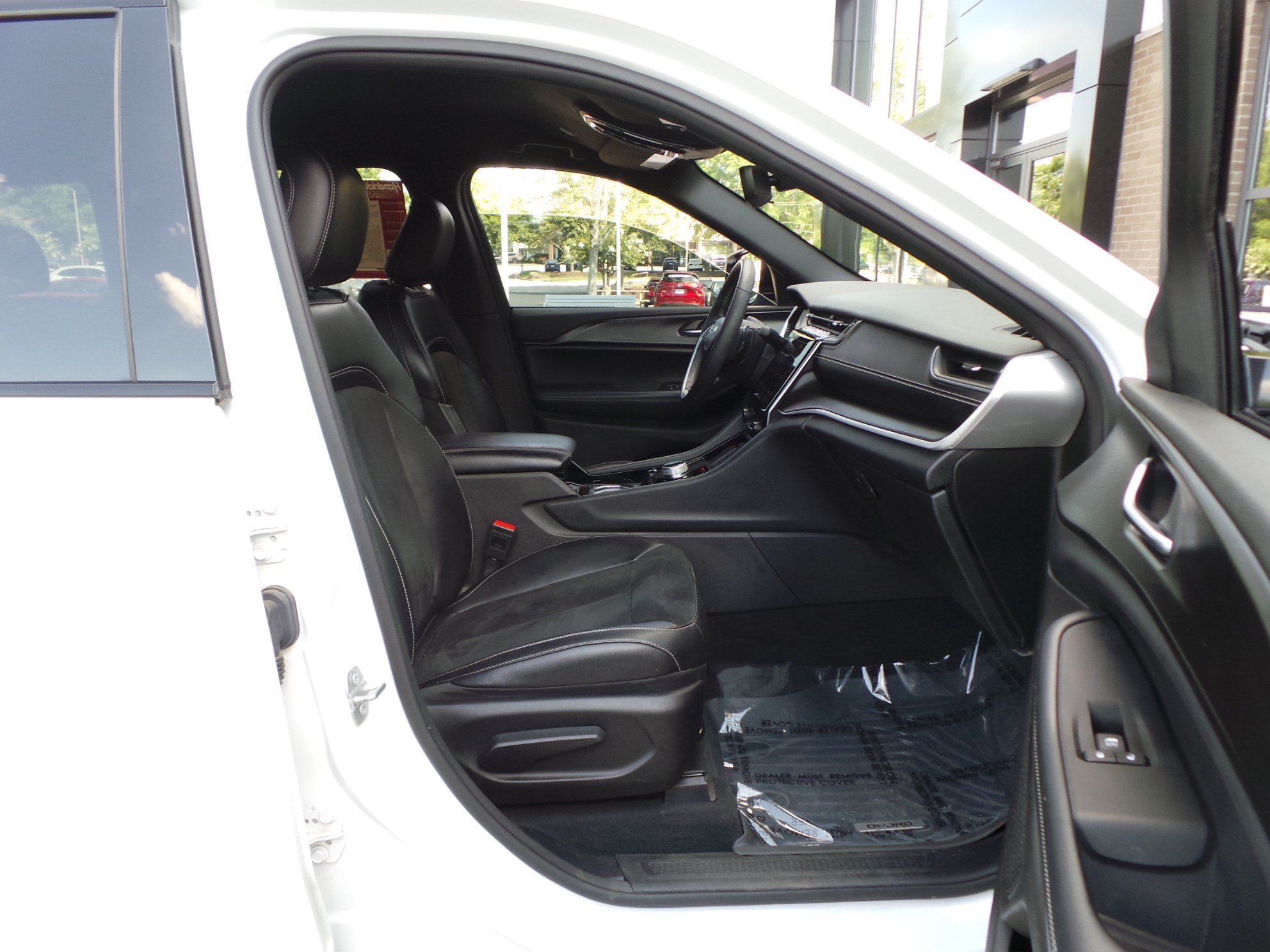 Used 2023 Jeep Grand Cherokee Altitude AWD/4WD image 38