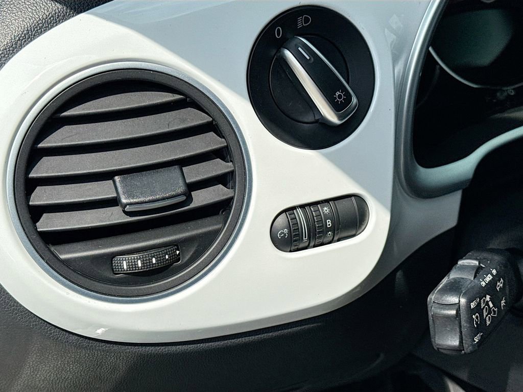 Used 2019 Volkswagen Beetle 2.0T S image 10