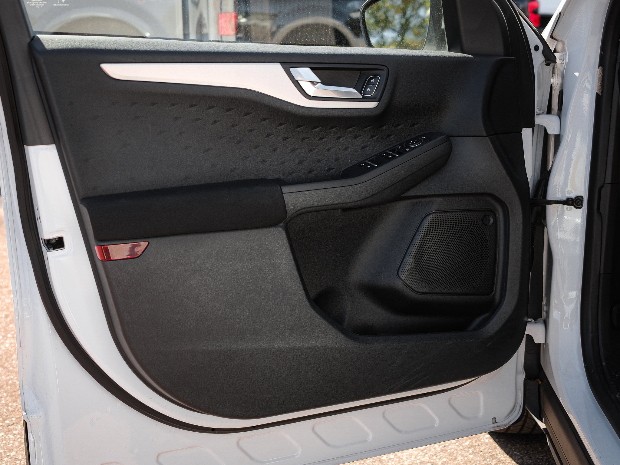 Used 2020 Ford Escape SE image 15