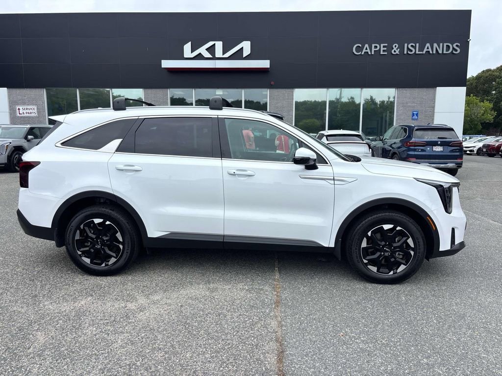 Used 2025 Kia Sorento S w/ Panoramic Sunroof Package image 2