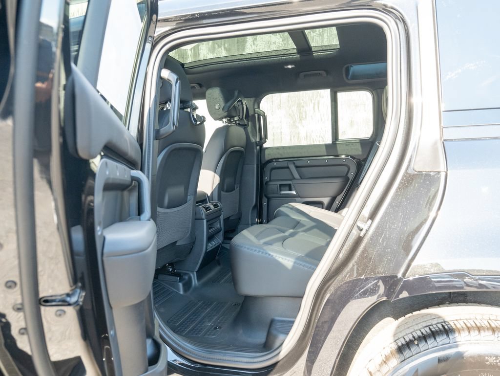 New 2026 Land Rover Defender 110 X-Dynamic SE AWD/4WD image 21
