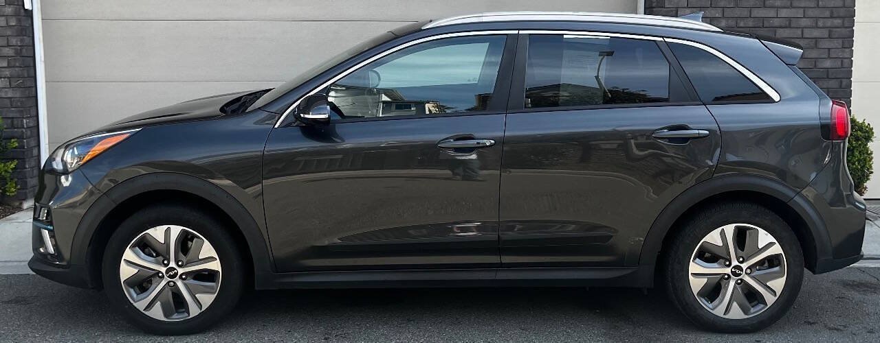 Used 2022 Kia Niro EX Premium FWD image 29