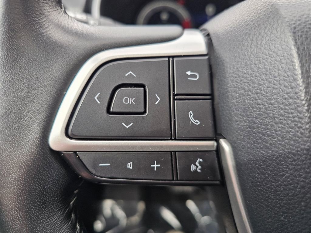 Certified 2025 Toyota Highlander XSE image 37