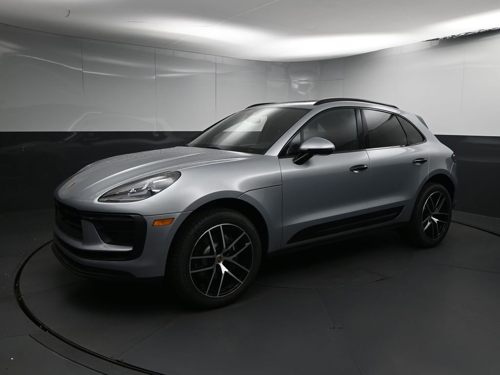 Used 2025 Porsche Macan image 1