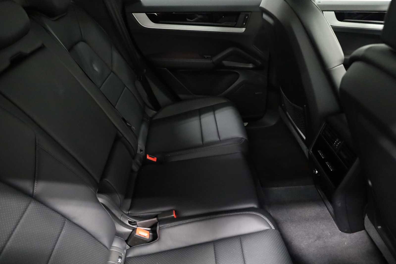 Certified 2024 Porsche Cayenne image 35
