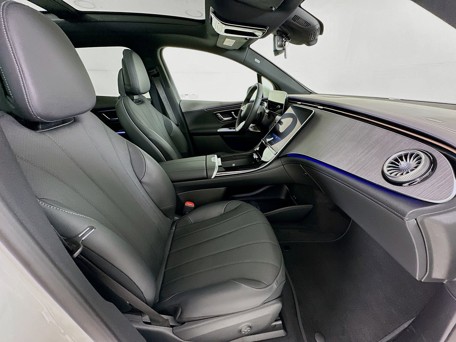 New 2026 Mercedes-Benz EQE 320 4MATIC SUV image 30