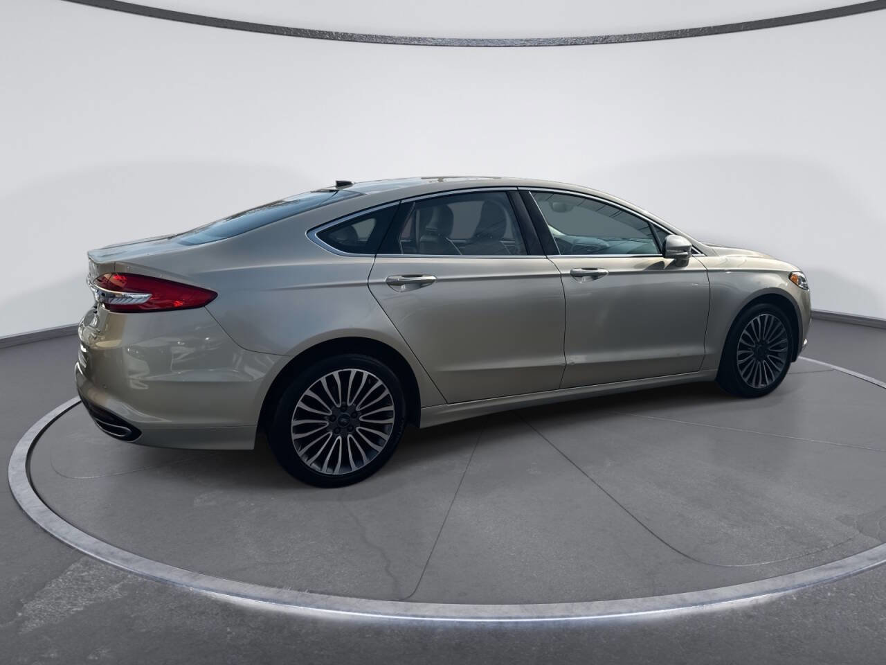 Used 2017 Ford Fusion SE w/ Fusion SE Technology Package image 4
