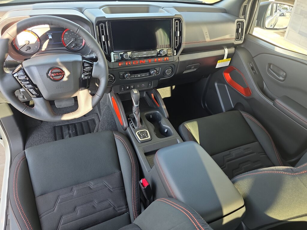 Used 2026 Nissan Frontier PRO-4X w/ Tow Package AWD/4WD image 4