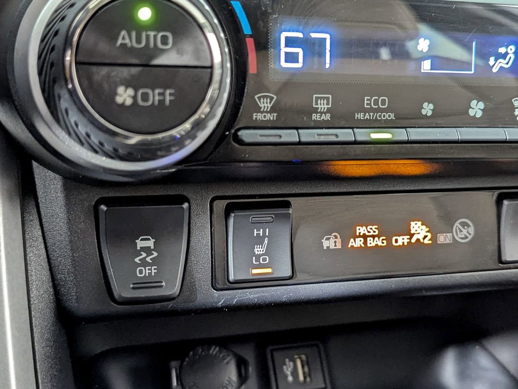 Used 2023 Toyota RAV4 XLE Premium image 24