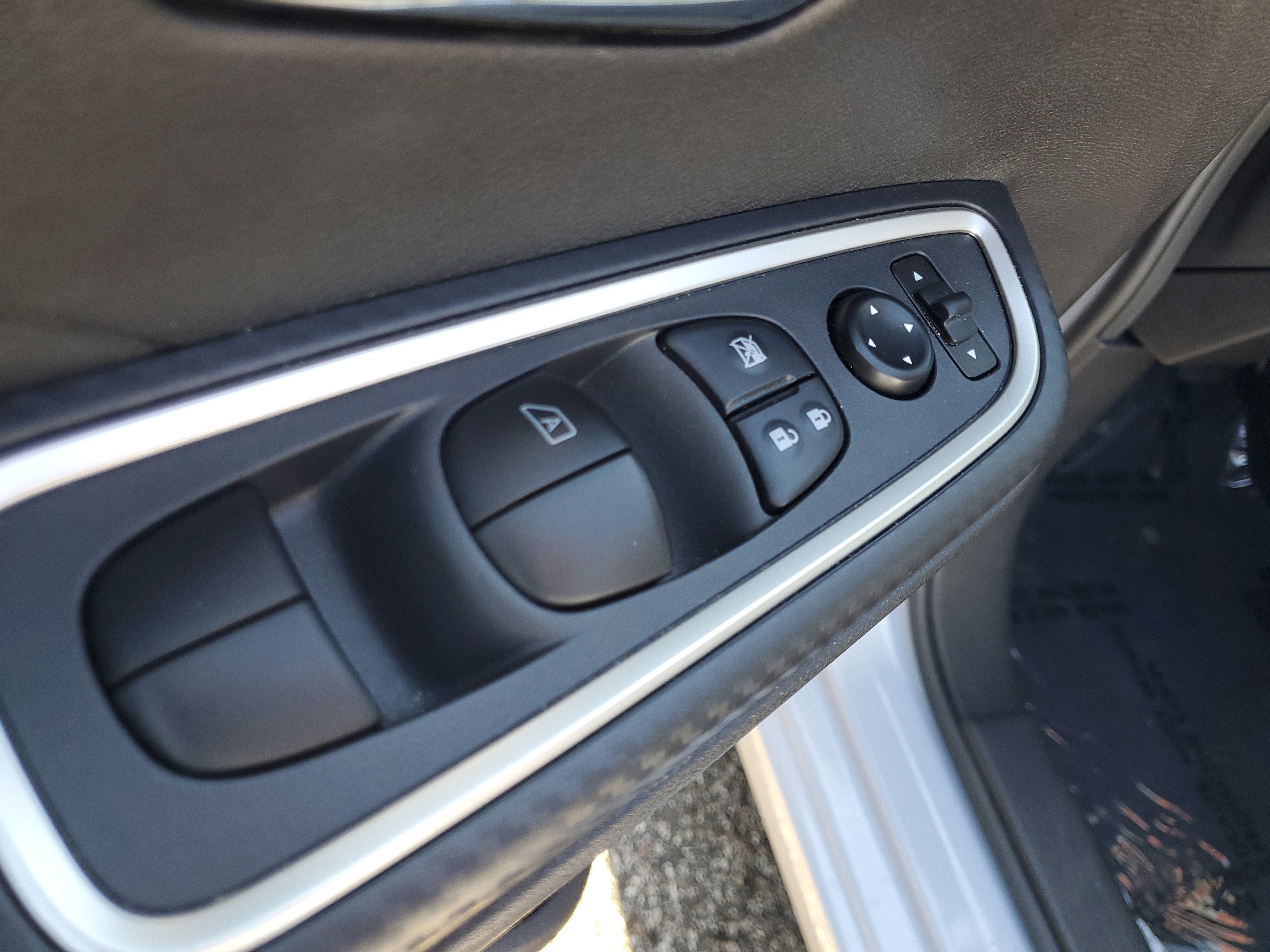 Certified 2025 Nissan Versa SR w/ Trunk Package image 16