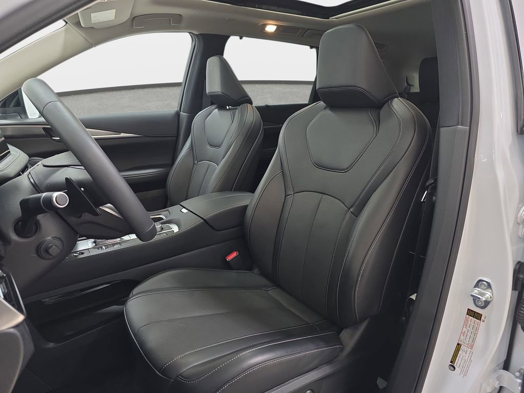 Certified 2026 INFINITI QX60 Luxe w/ Cargo Package image 12