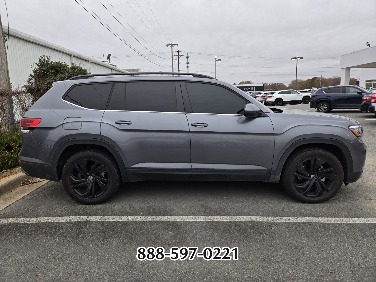 Certified 2022 Volkswagen Atlas SE image 2