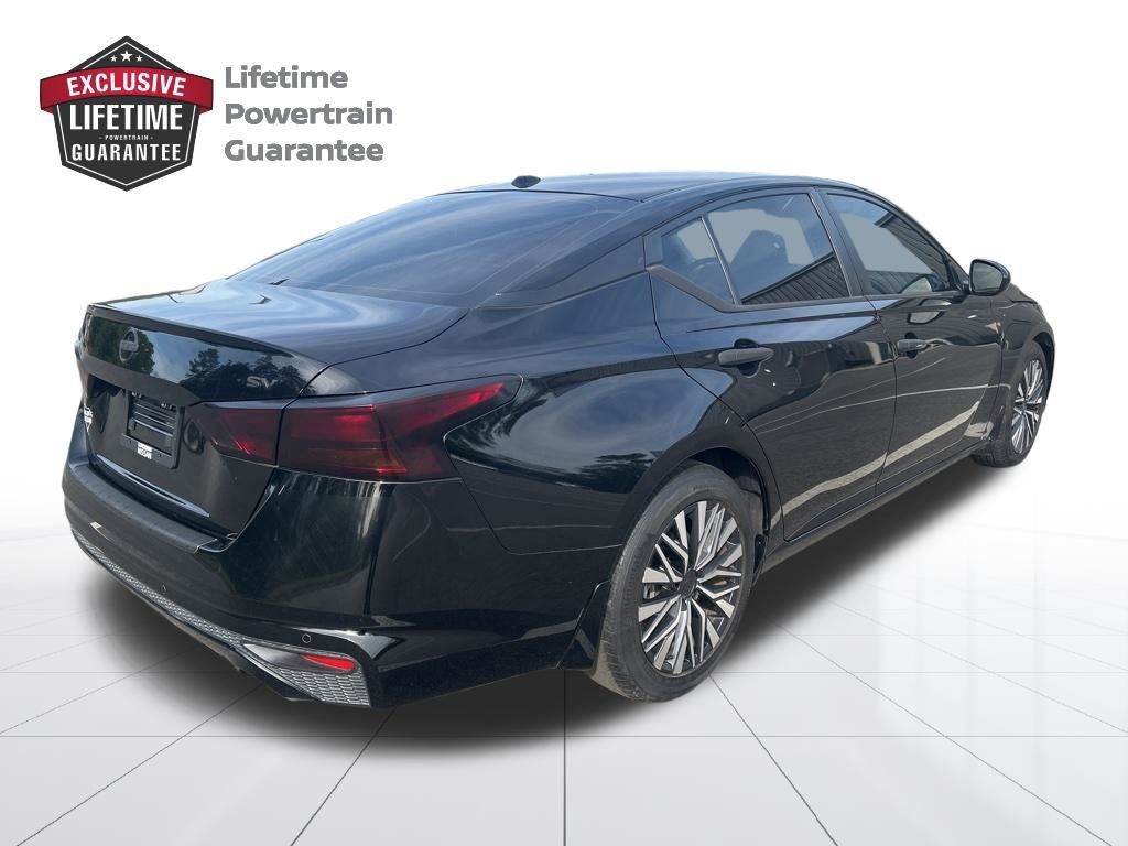Used 2023 Nissan Altima 2.5 SV w/ SV Premium Package FWD image 5