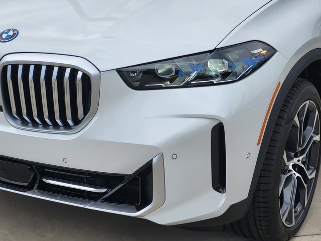New 2026 BMW X5 xDrive50e w/ Premium Package image 8