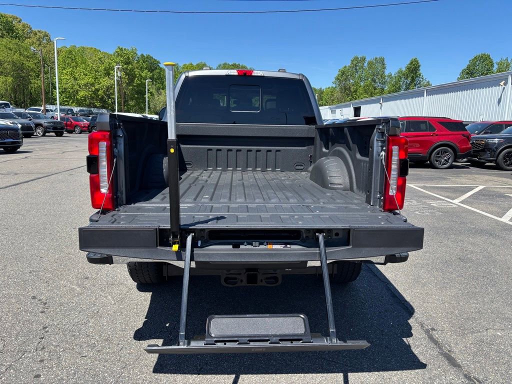 Used 2024 Ford F250 Lariat w/ Lariat Ultimate Package AWD/4WD image 9