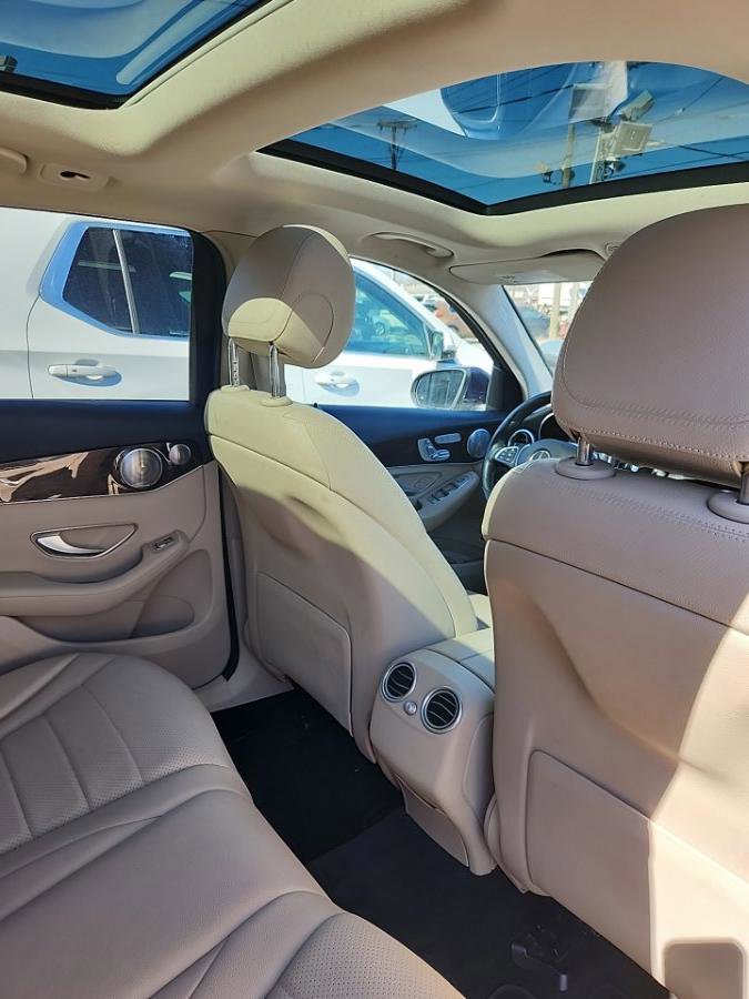 Used 2017 Mercedes-Benz GLC 300 4MATIC image 12