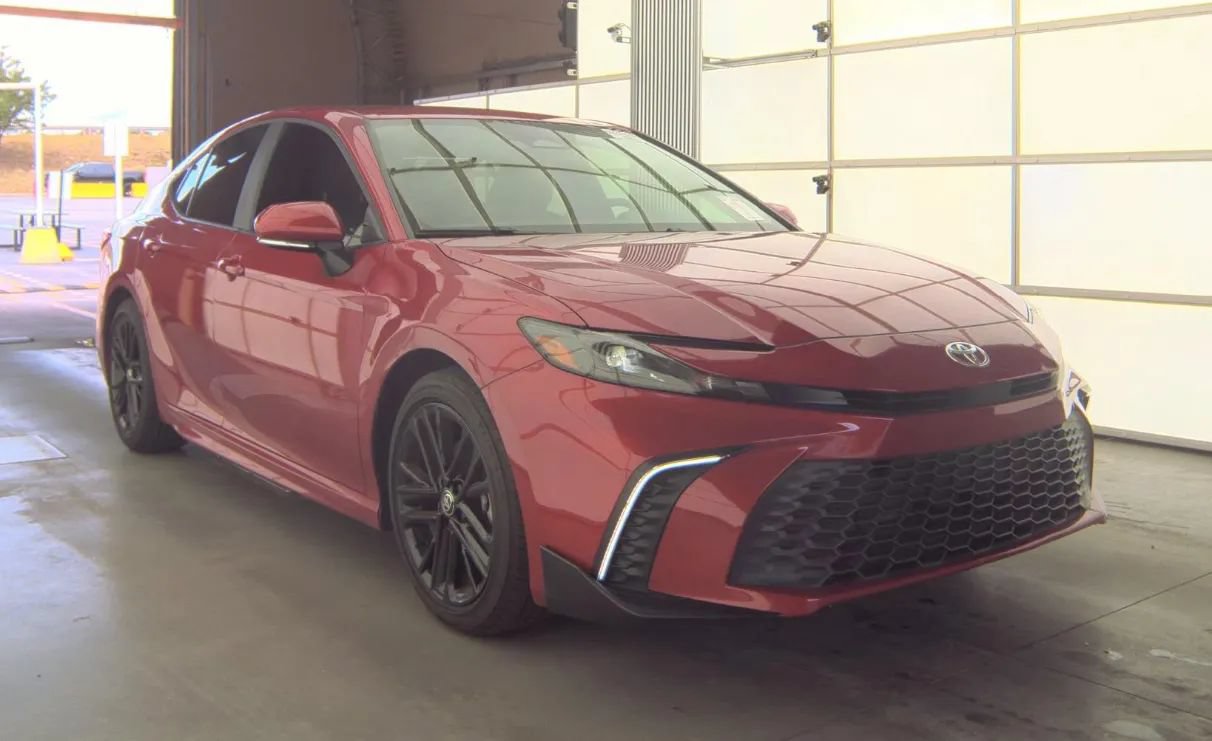 Used 2026 Toyota Camry SE w/ Multimedia Upgrade Package FWD image 2