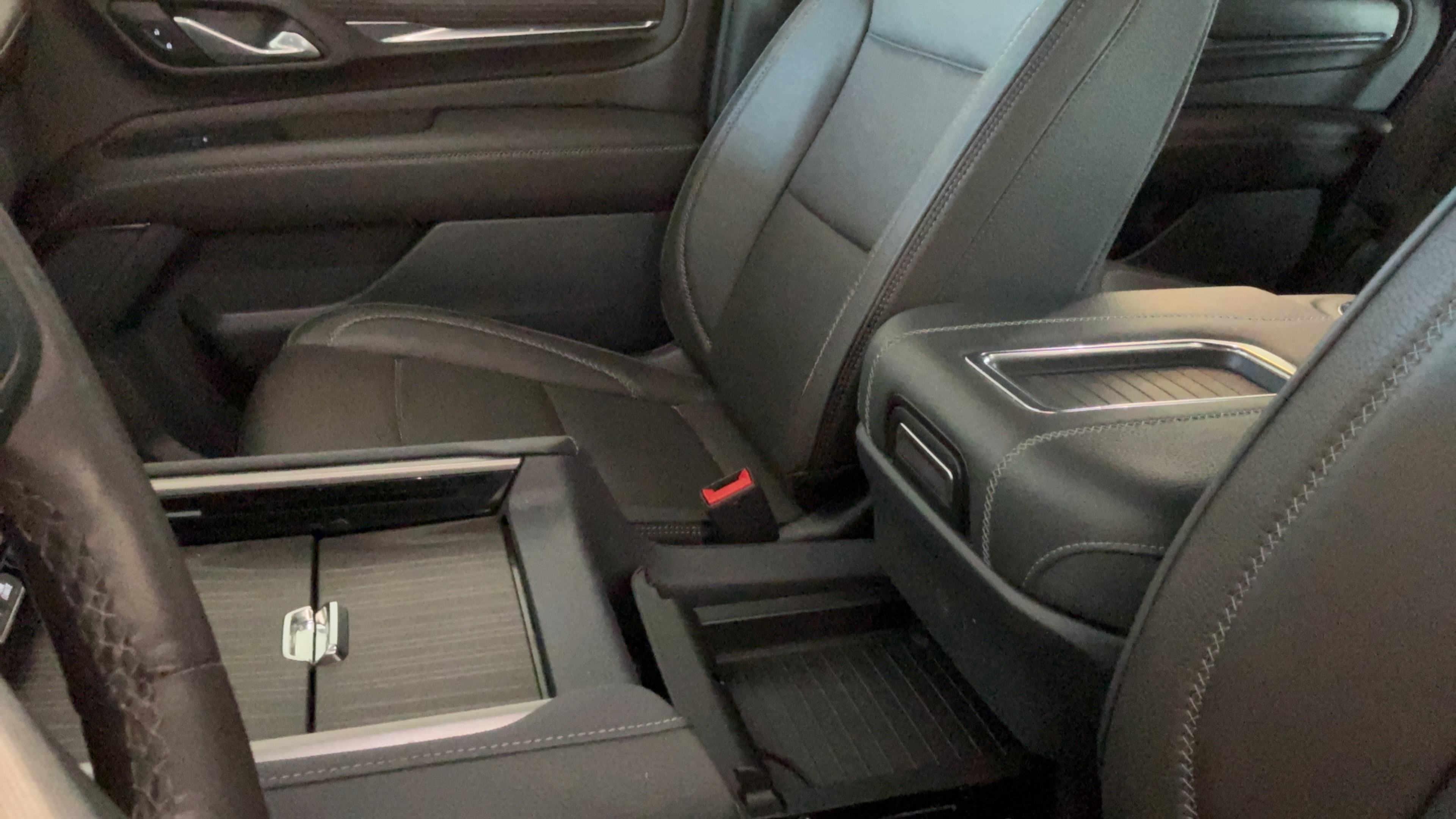 Used 2024 GMC Yukon Denali w/ Advanced Technology Package AWD/4WD image 21