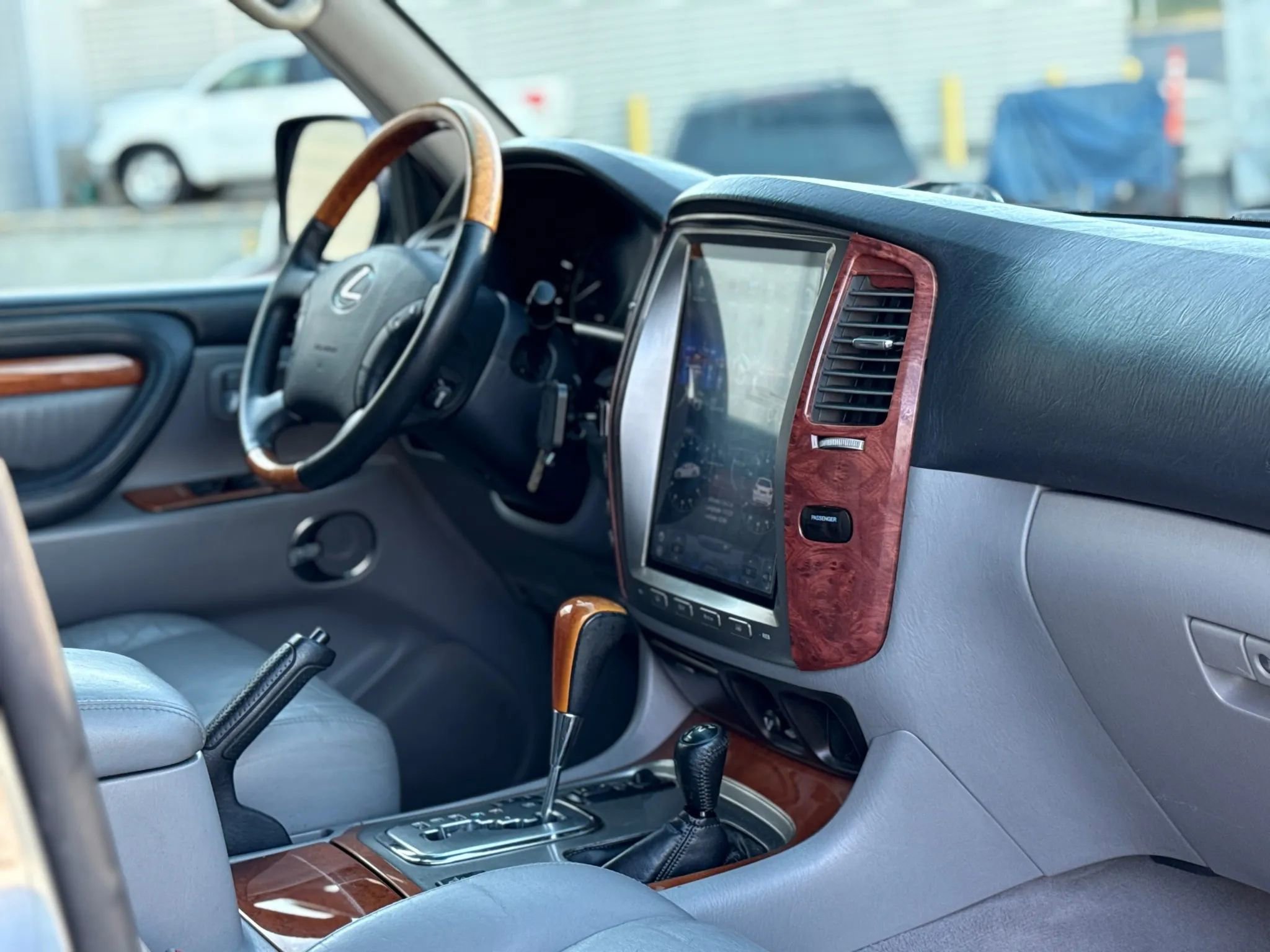 Used 2005 Lexus LX 470 4WD image 32
