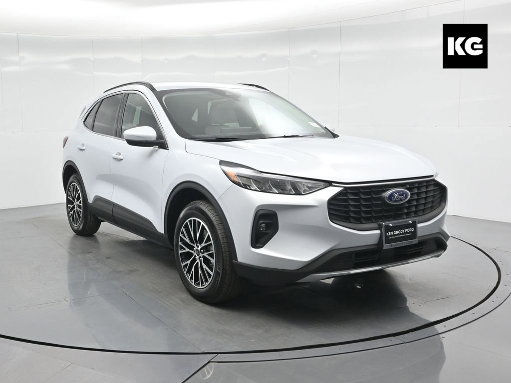 New 2025 Ford Escape SE