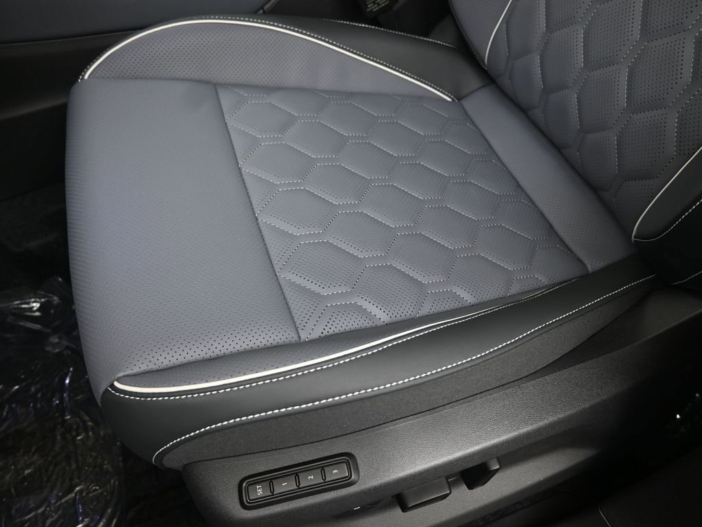 New 2026 Volkswagen Tiguan SEL R-Line image 23