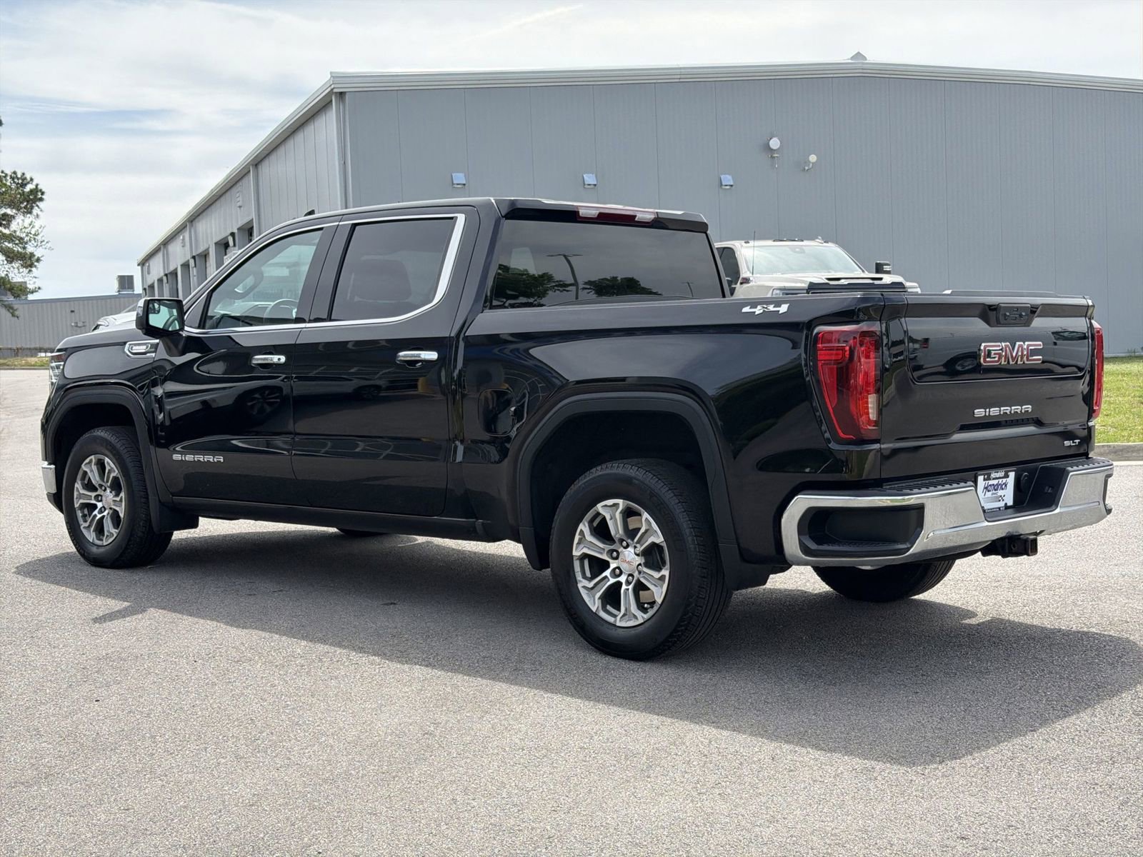 Used 2024 GMC Sierra 1500 SLT AWD/4WD image 8