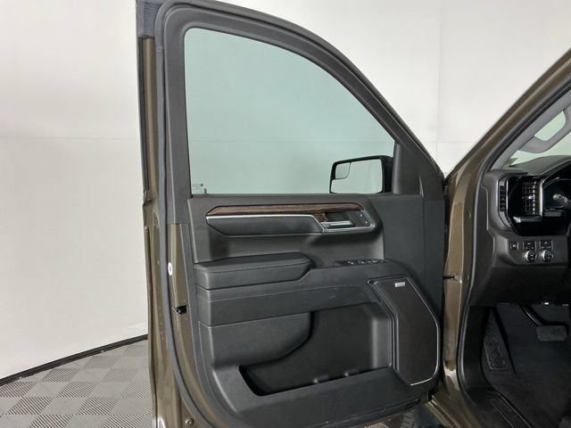Used 2024 GMC Sierra 1500 Elevation w/ Preferred Package AWD/4WD image 11