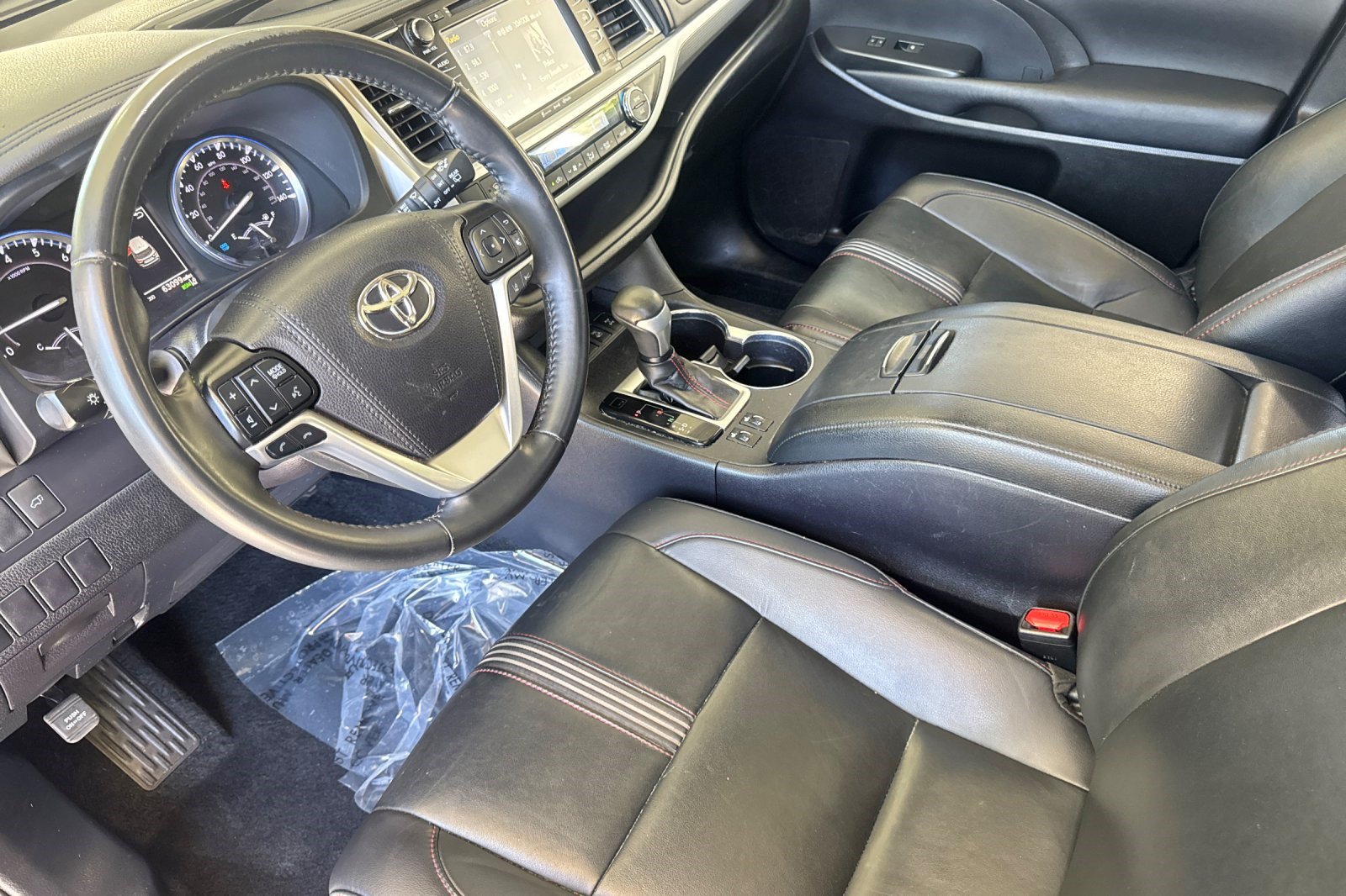 Used 2019 Toyota Highlander SE AWD/4WD image 4