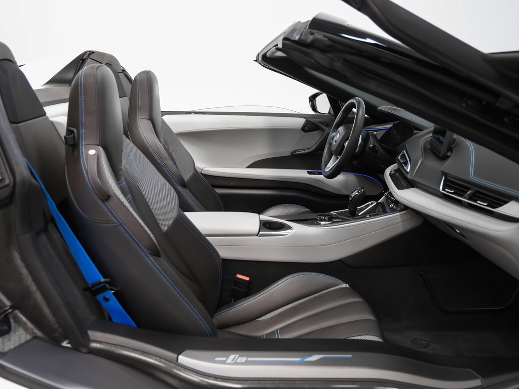 Used 2019 BMW i8 image 21
