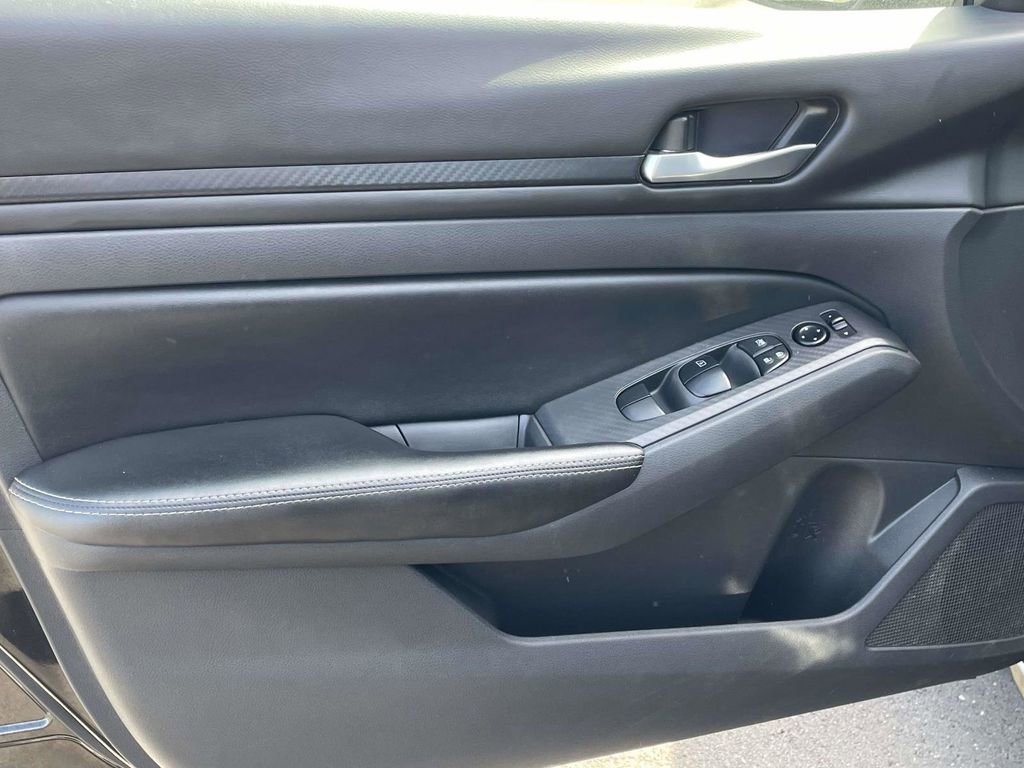 Used 2024 Nissan Altima 2.5 SV FWD image 15